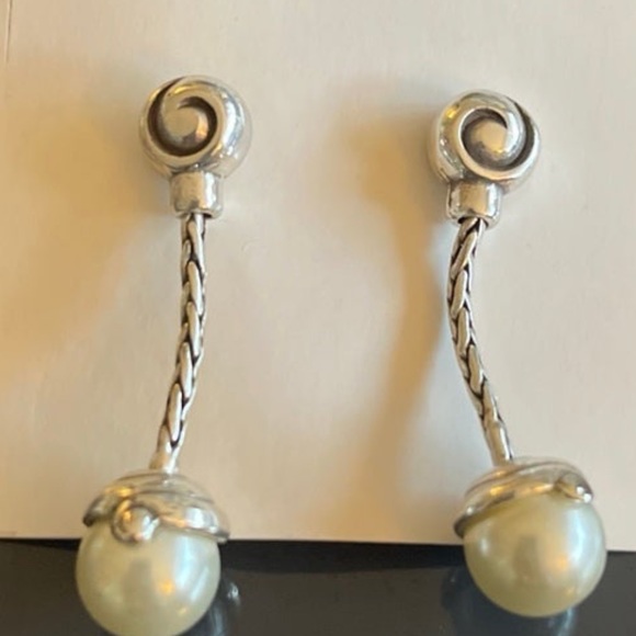 Brighton Pearl l earrings. - Picture 2 of 2
